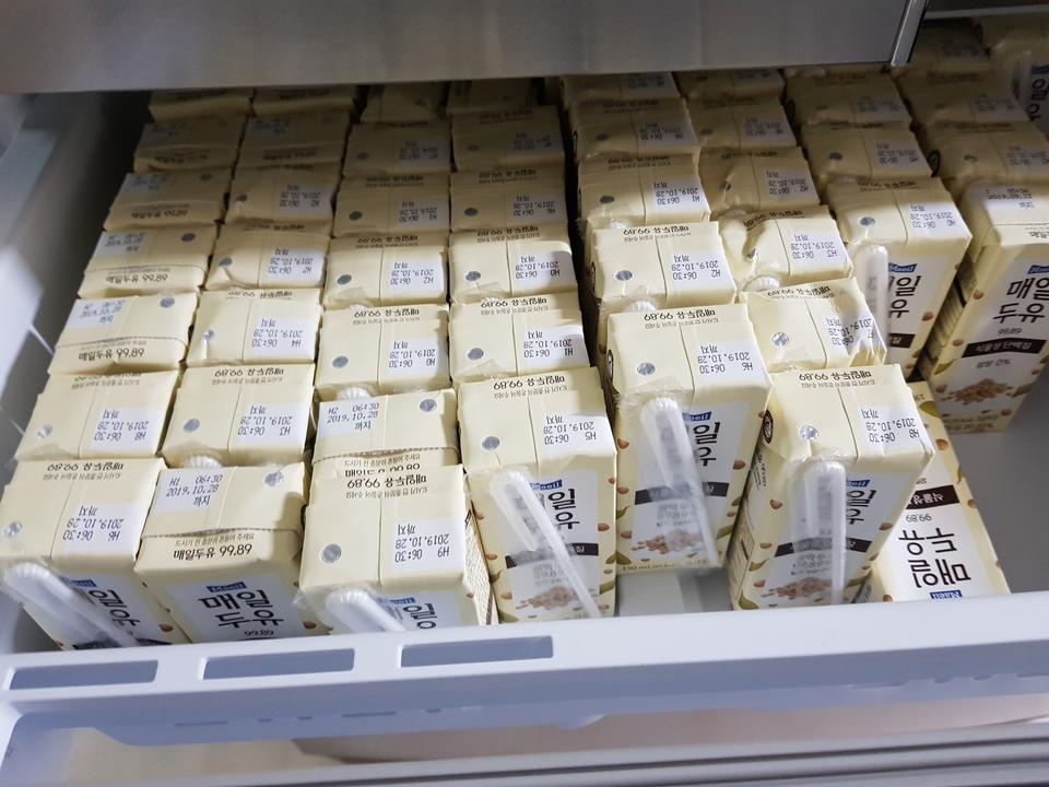 항상 그레놀라랑 같이먹어요! 우유대신 좋아요! 맛잇고 단백질이잖아요ㅋ