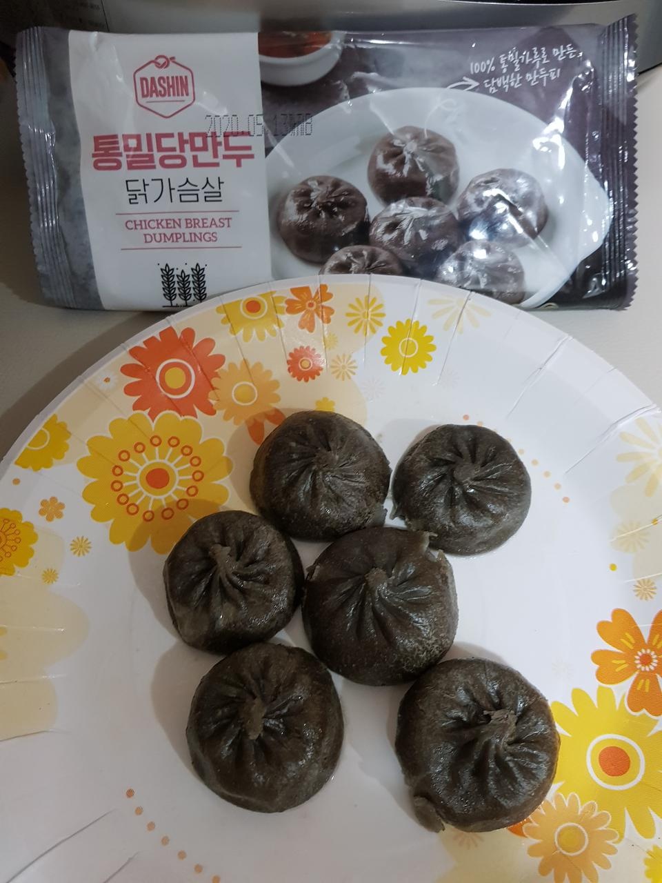 쫀득한 만두피랑 맛이 담백해요!!
많이 파세요~~