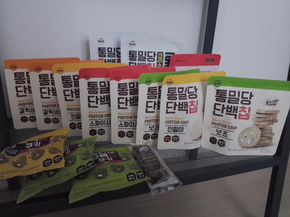 다이어트 중인데 과자가 너무 머꼬싶어서 주문했어요 욕구해소용으로 딱이네요