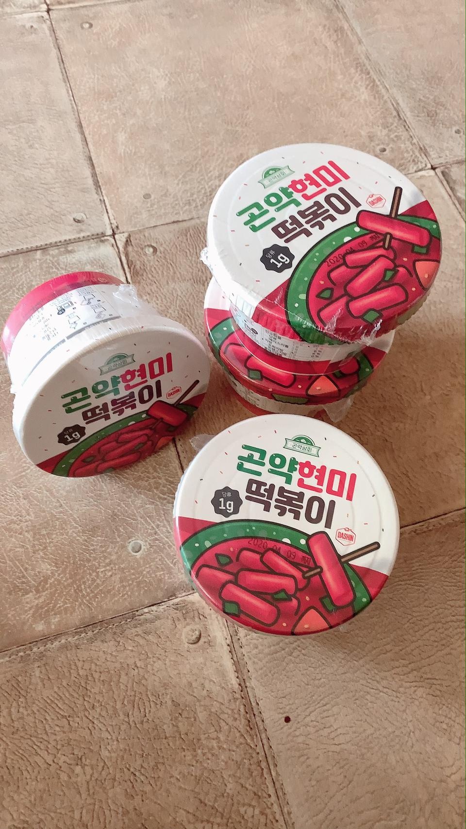 건강한 맛이면 어쩌나 했는데 식감도 쫄깃하고 매콤한 소스맛이 좋아요. 무엇보다 간편해서 굳이예요.