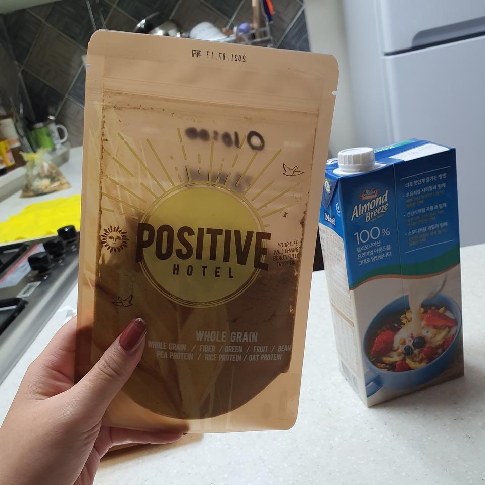 배송빠르고 좋아요~ 선식이나 씨리얼에 타먹으면 맛있어요!실온 보관 가능한것도 편합니다