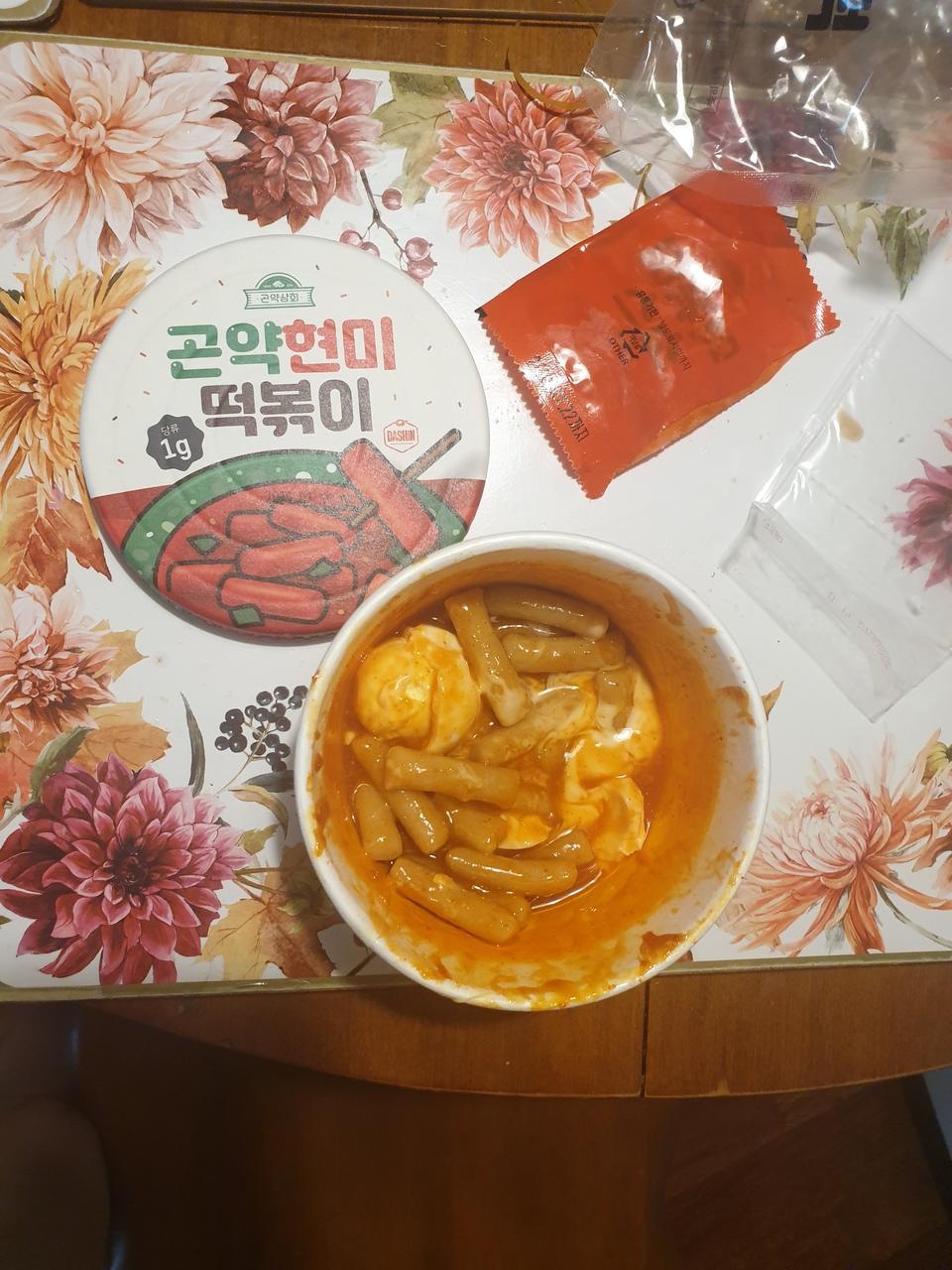 달걀이랑 치즈 한 장 같이 먹었더니 진짜 맛있었어요