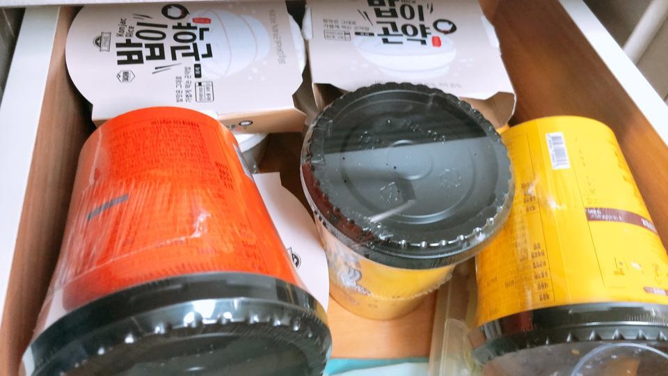 항상 시키던 귀리짜장입니다! 진짜 짜장과 차이를 모를 정도로 맛있어요~ 배송도 빨랐습니다
