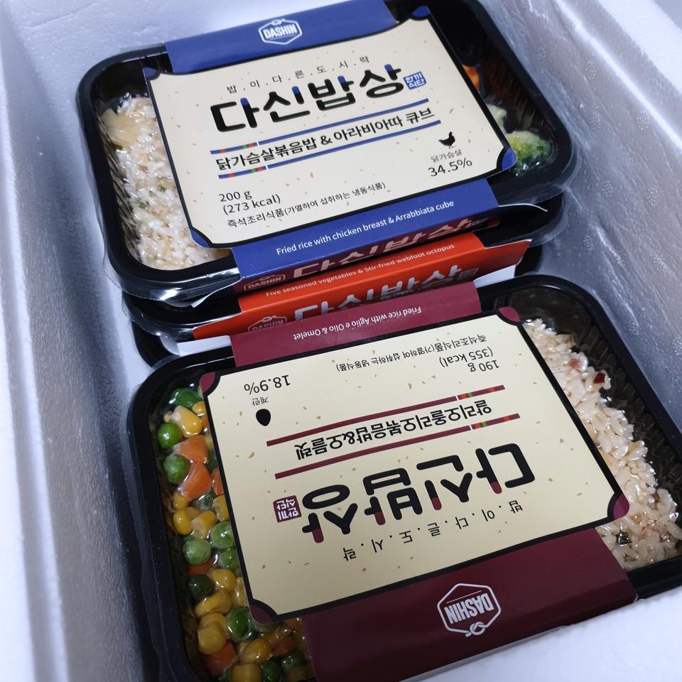 생각보다 컴팩트해서 냉동실에 자리가 많이 안차지하네요 다행이에요 증말!!