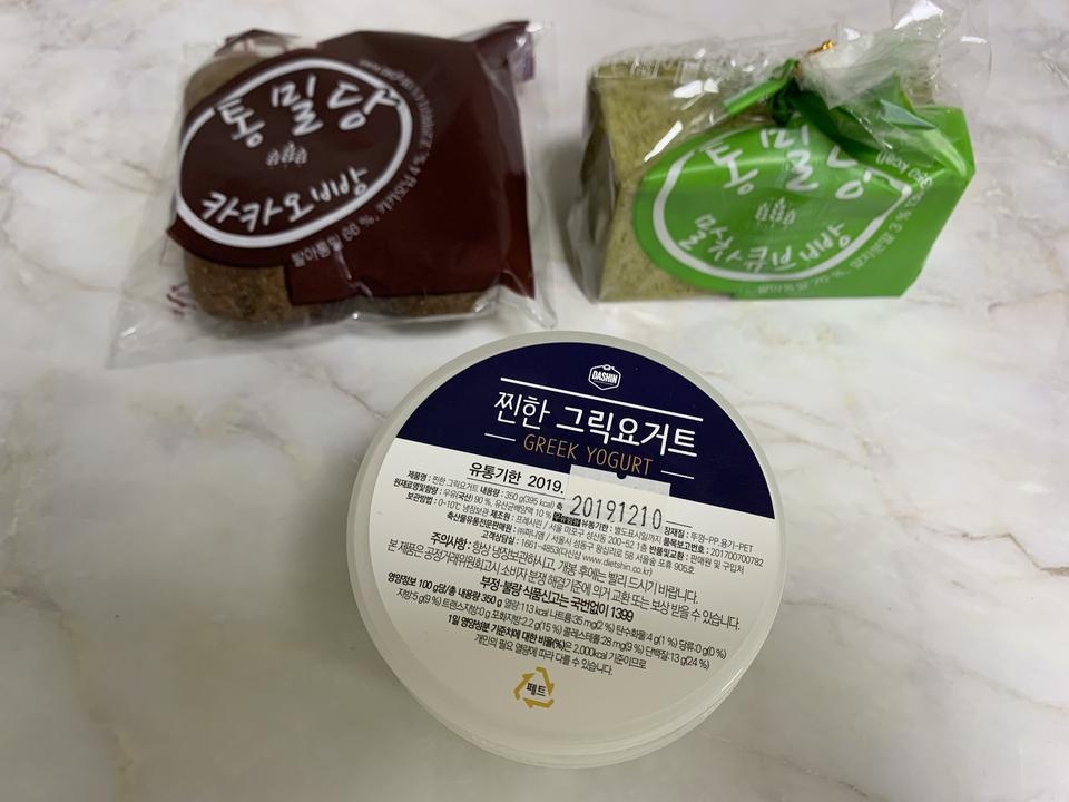 제대로 꾸덕해서 다요트 용으로 잘먹고 잇어요:) 빵이랑 때로는 크림치즈처럼 먹기두 햇어요