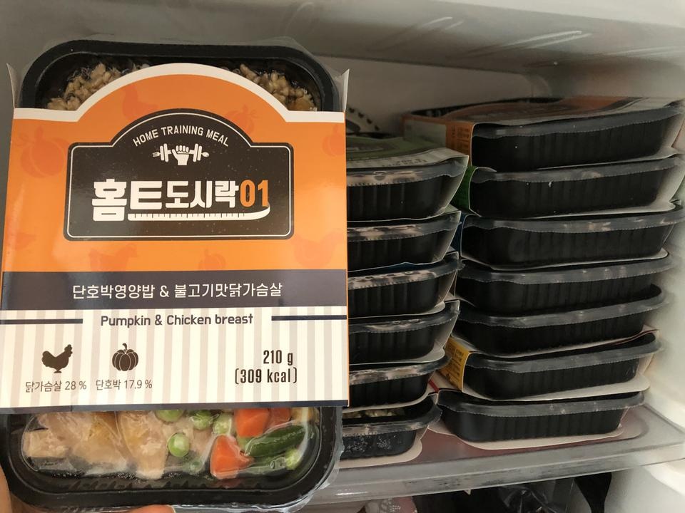 빠르게 잘 받았습니다, 맛은 아직 안 봐서 잘 모르겠네요. 그런데 일회용 숟가락이 함께 왔네요, 전혀 필요...