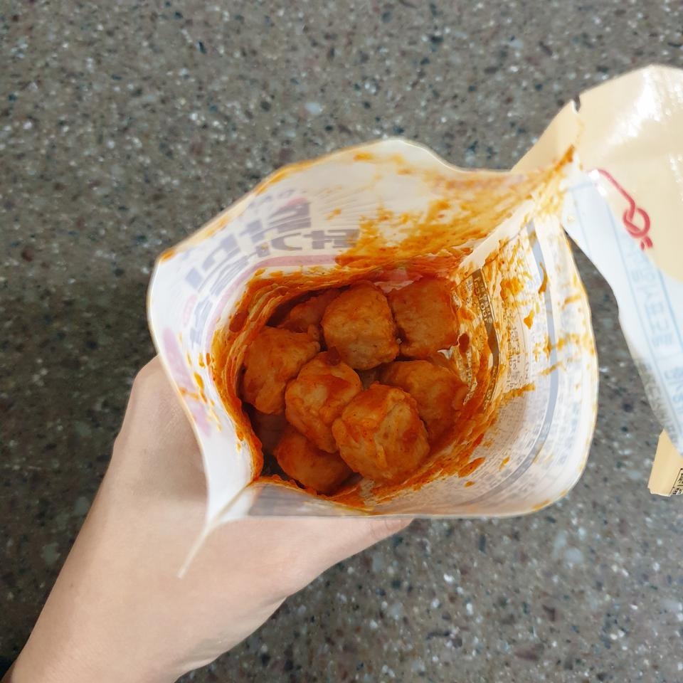 닭강정 대용이라기에는 달콤함이 부족해요
그래도 매콤하고 맛있어요