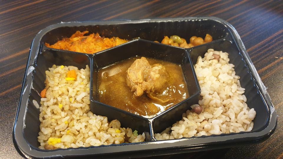 맛있습니다 단지 다이어트식단이란건 양적고 현미라는거 같네요 좀짠거빼고는 귀찮게 해먹는것보단 편하고 ...