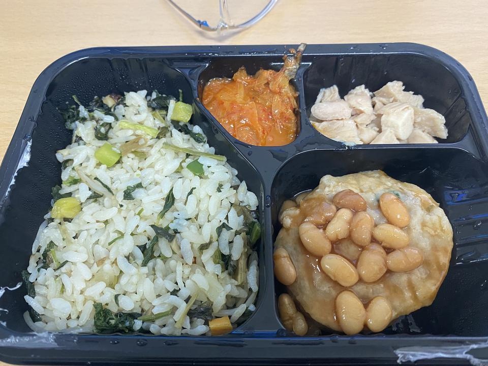 원래 밥을 많이 안먹고 군것질때매 살찌는 스타일인데 양도 딱 적당해요 맛은 생각했던 그맛 ㅋㅋ 시중에서 ...