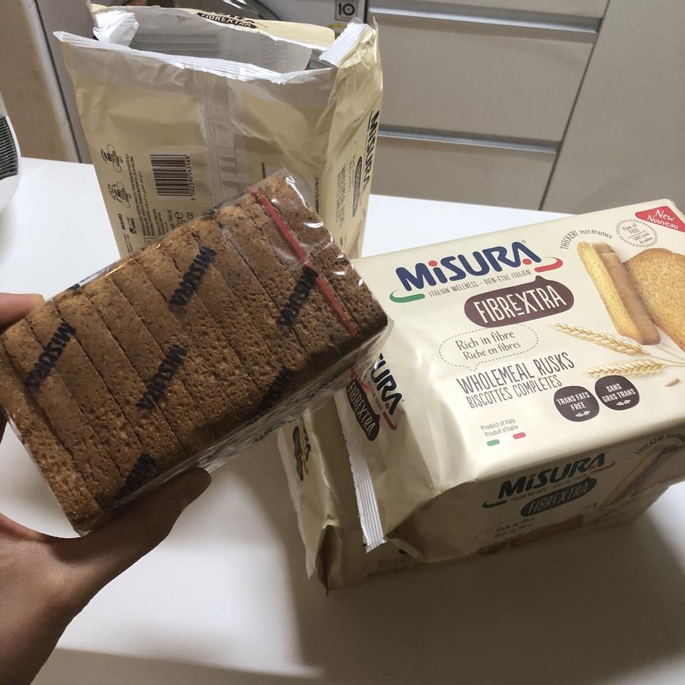 다이어트 도중 빵이 너무 먹고 싶어서 구매했어요.제가 원하는 식감은 아니지만 엄청 맛있습니다. 칼로리 부...