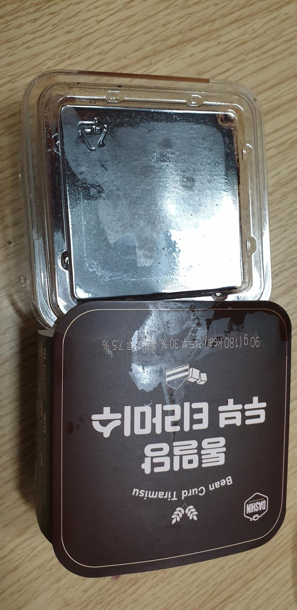 두부의 향이 미세하게 나긴 하는데 그냥 먹다보면 신경쓰이지 않아요. 맛있네요!