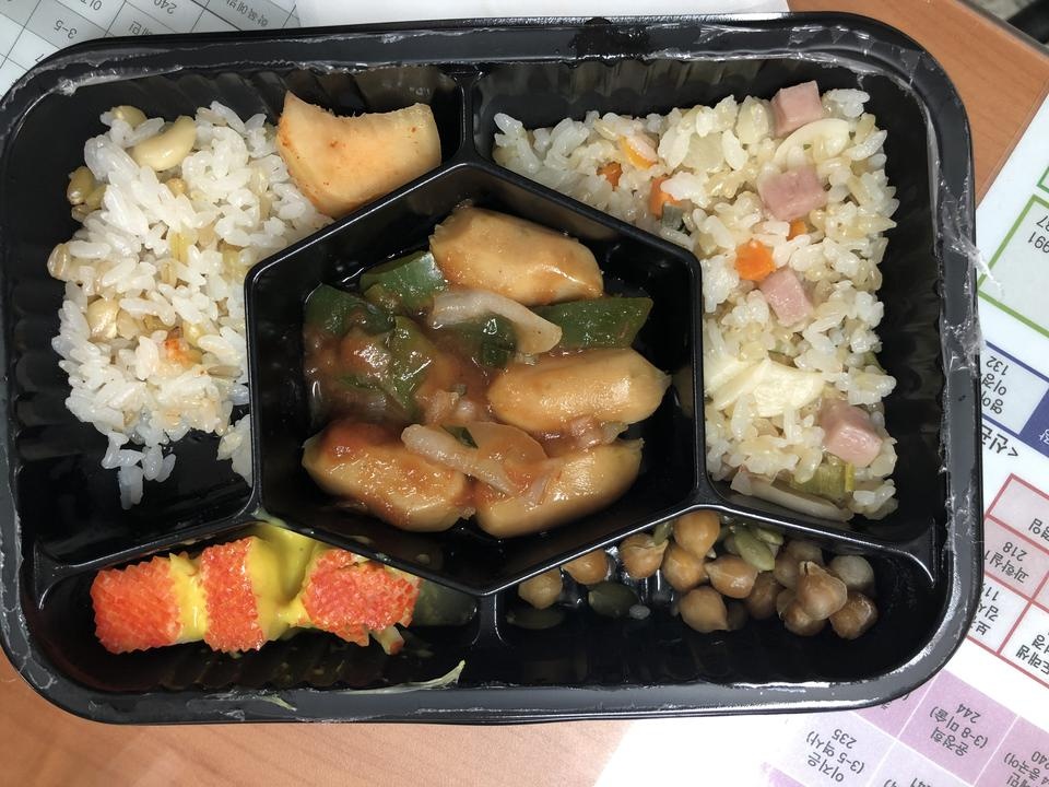 맛잇어요!! 점심에 가볍게 먹기 딱 좋아요 그런데 양이 많지는 않으니 꼬꼭 씹어 먹어요!