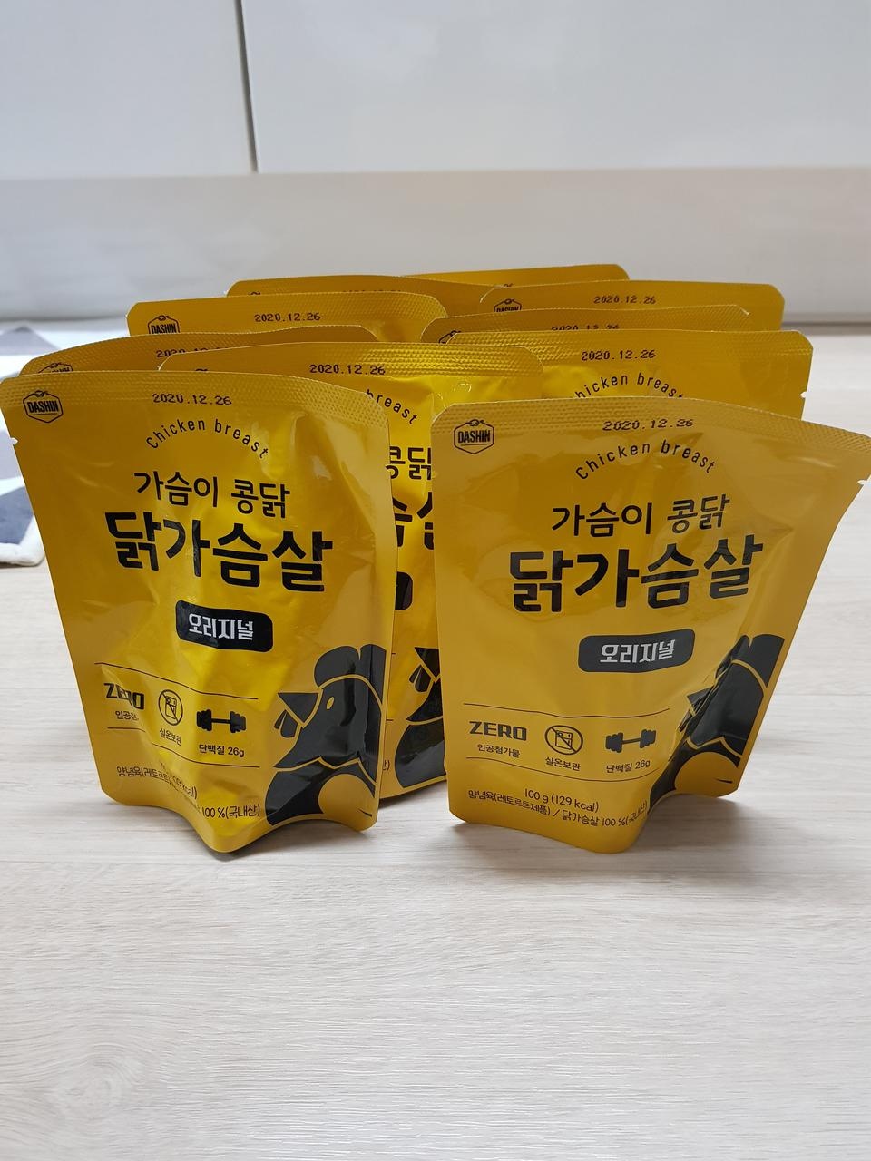 후기에 백숙 맛이 난다는 글이 많았는데
진짜 백숙 맛이 나네요 ㅋㅋㅋ
비린거 못먹는데 양념이 없음에도 비...