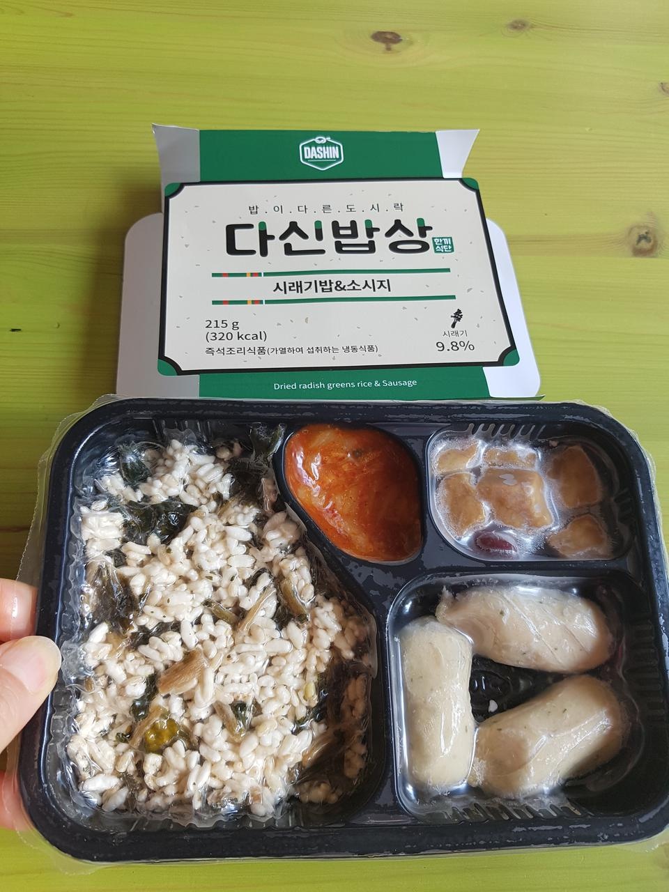 뭘 먹을까 걱정없이 고민없이 한끼해결 편리합니다
칼로리 걱정없구요
맛또한 괜찮으네요
전자렌지 뚝딱