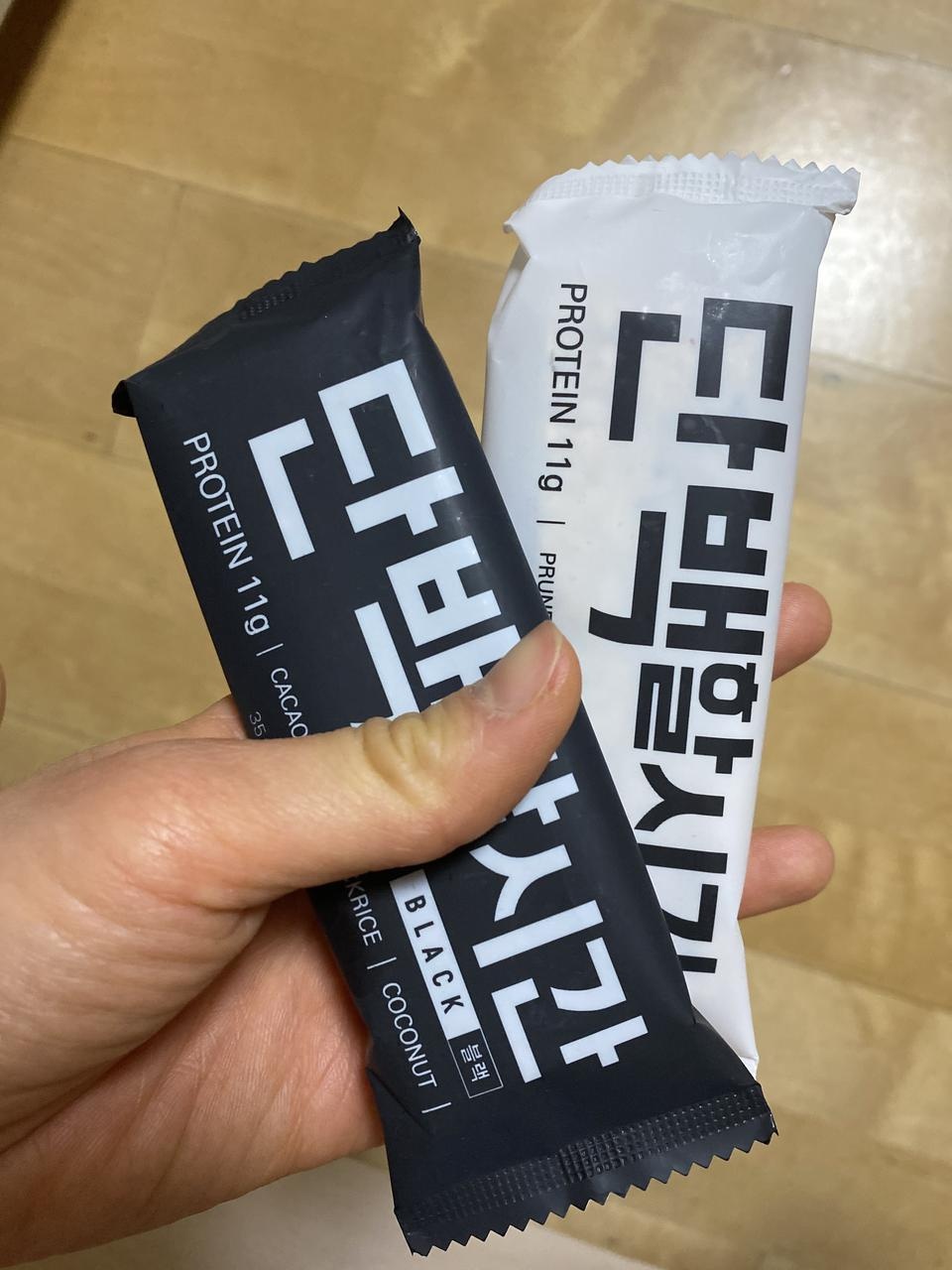 레드가 젤맛잇어요 고소하고 달고 짭쪼름해서 간이잘된맛입니다 새로나왓길래 궁금해서 하나만삿는데 후회햇...