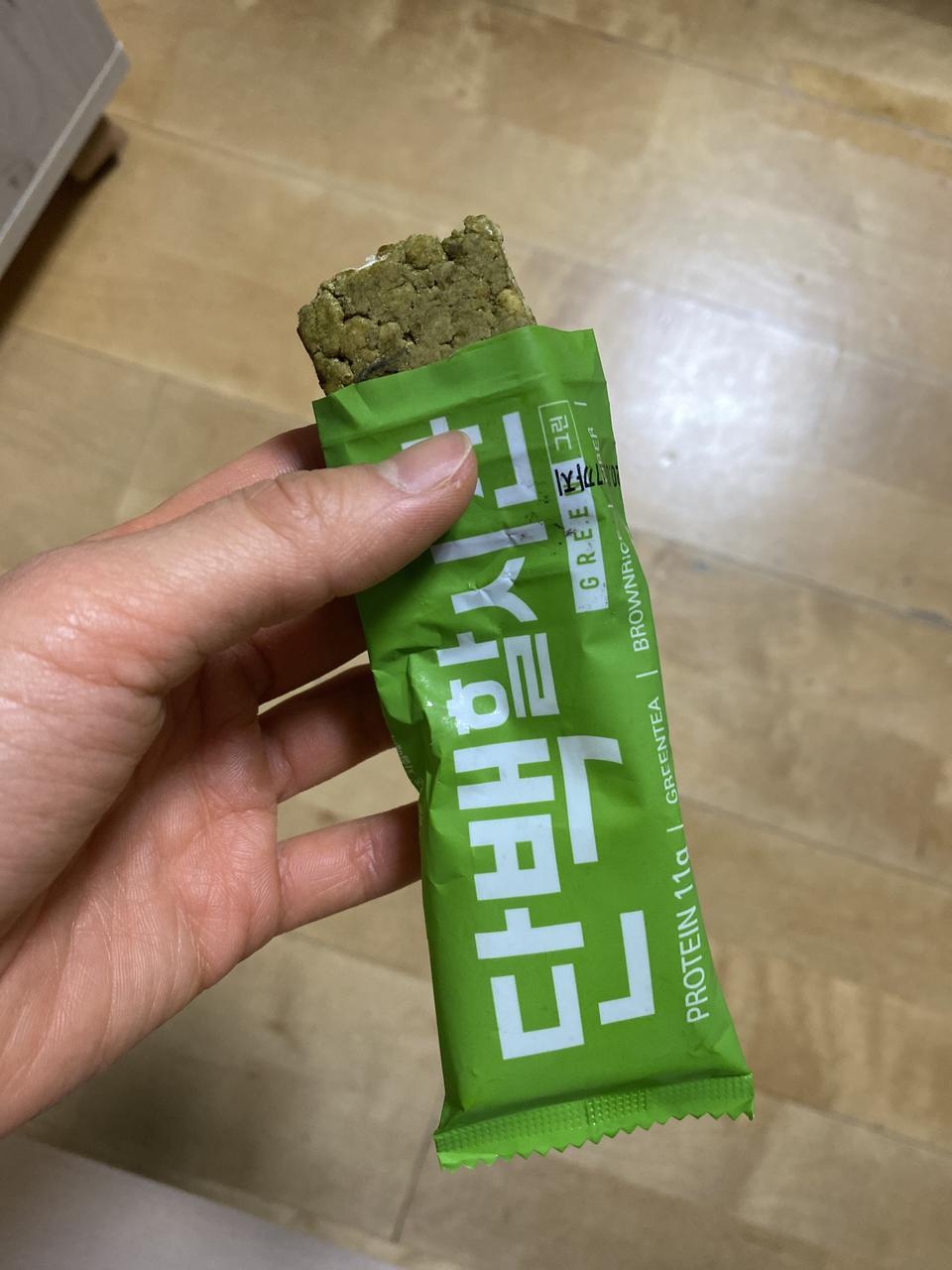 녹차맛진하고 쌉쌀합니다 맛잇어요
