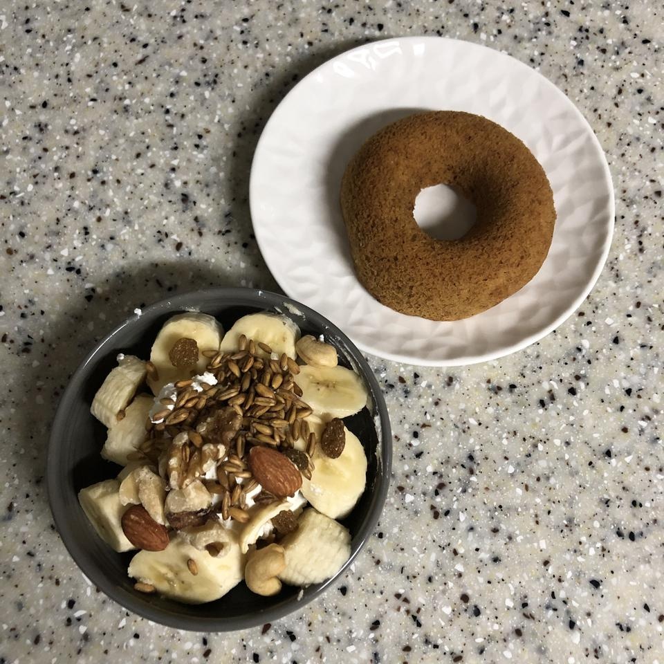 진짜 꾸덕꾸덕 요거트크림치즈맛이에요!
빵에는 아직 안발라먹어봣는데 호밀빵에 발라먹으면 꿀맛일듯ㅠㅠ ...