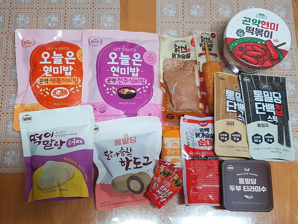 새로 나온거여서 궁금해서 사봤는데 무슨맛인지만 봐도 딱 맛있어보여요!!(믿고먹는다신샵!!!)