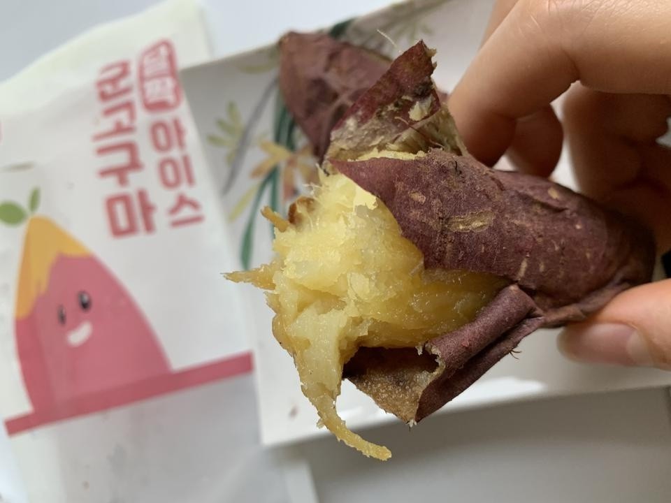 군고구마 그대로라서 .. 간편하게 먹을수 있어서 좋앗어요 맛잇어요ㅎㅎ 고구마 해먹기 귀찮을때 딱 좋아요