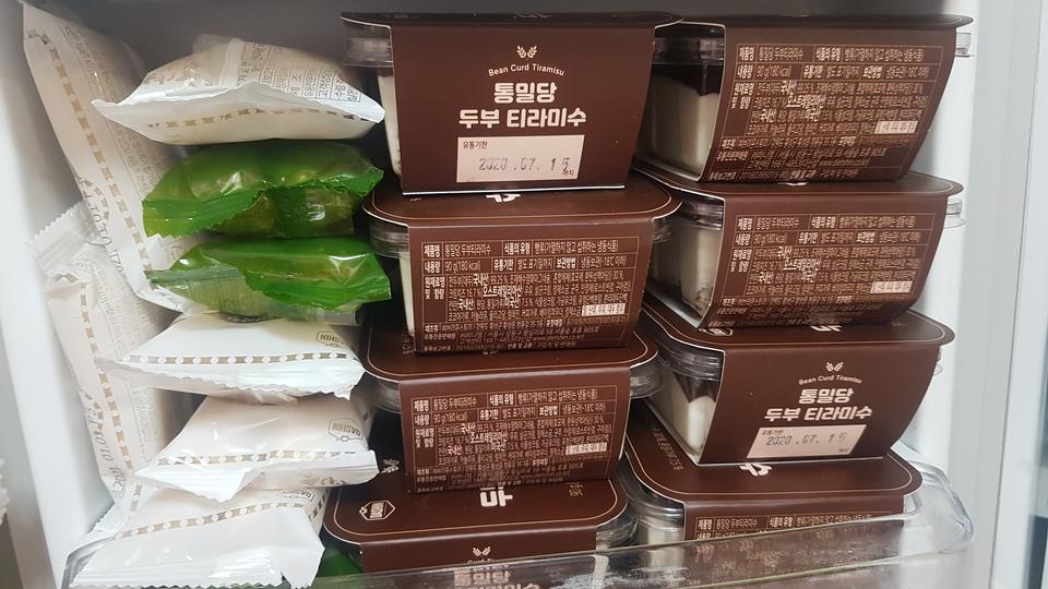 진짜 티라미수는아니지만 이정도면 진짜진짜진짜맛있어여.진짜는살찌니깐 ㅋㅋ  딸아이가 무척잘먹어여^^다...
