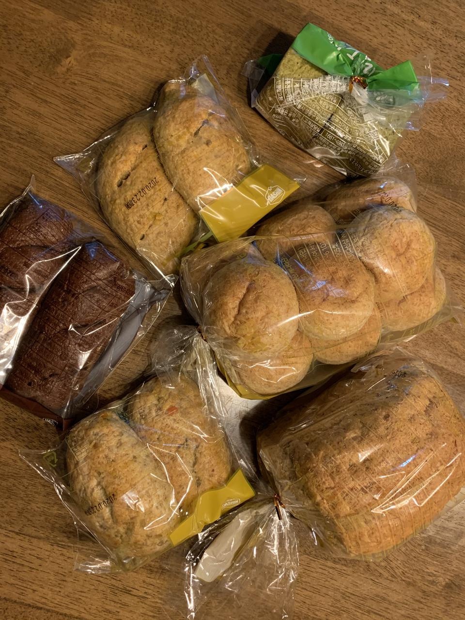 일반 브랜드빵은 아무래도 당도 많고 찾다가 이곳에서 구매했는데, 모두 맛있고 다이어트기간에 일반빵 먹고...