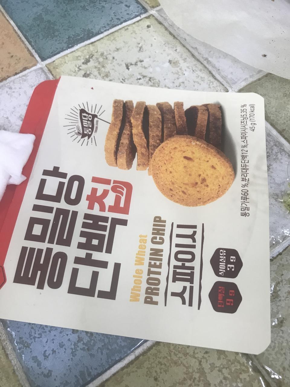 우선 하나 먹어보았는데 맛있네요 입심심풀이용으로 딱입니다