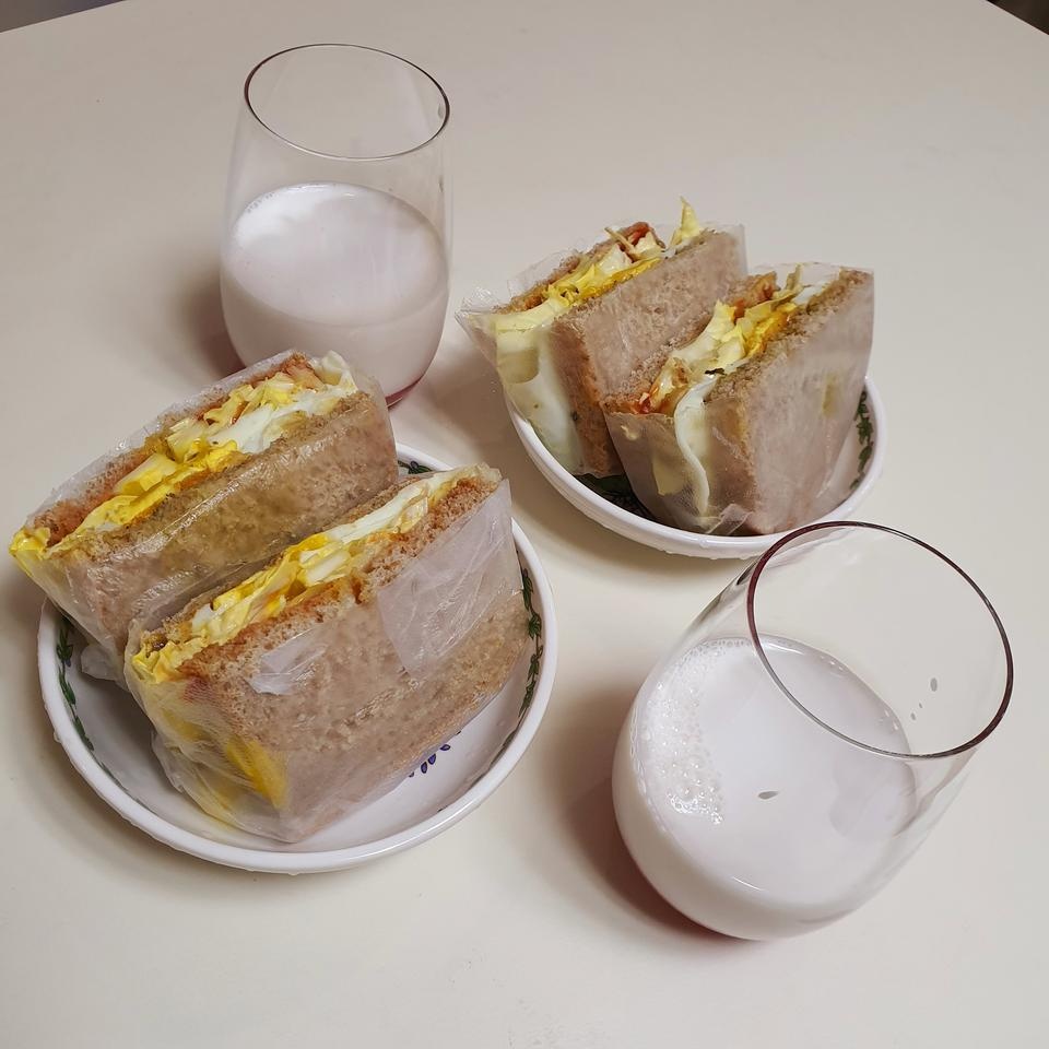 통밀샌드위치 만들어먹었는데 부담도 안가고 좋아요