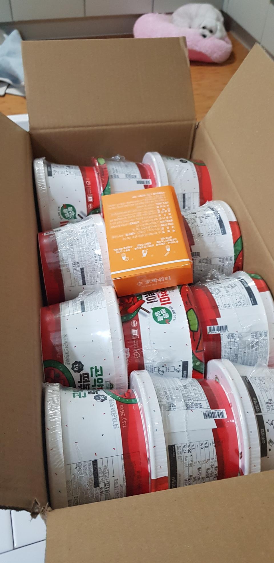 칼로리가 맛나 싶을만큼 맛나요 그냥 떡볶이요 한개가 부족할까 싶지만 충분해요  두개는 너무 많아서 못 먹...