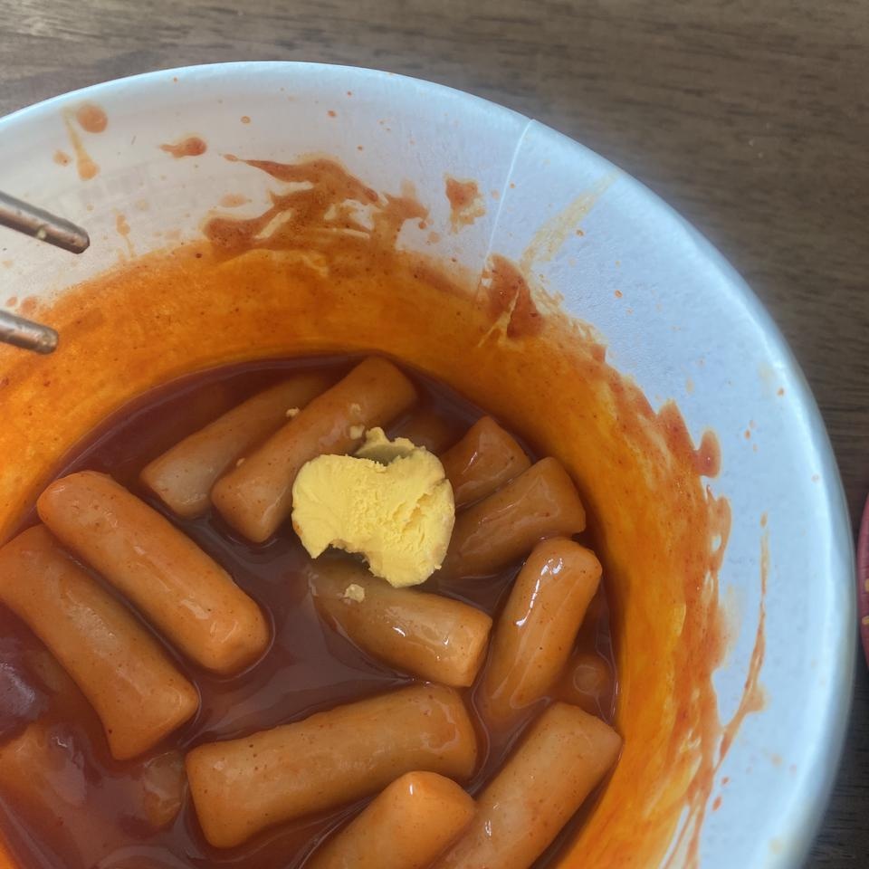 음 전 만족이여 양념 맛있어요 학교 앞 떡볶이 느낌이구요 아주 조금 매콤한게 맛나요 떡도 느낌은 좋은데 ...