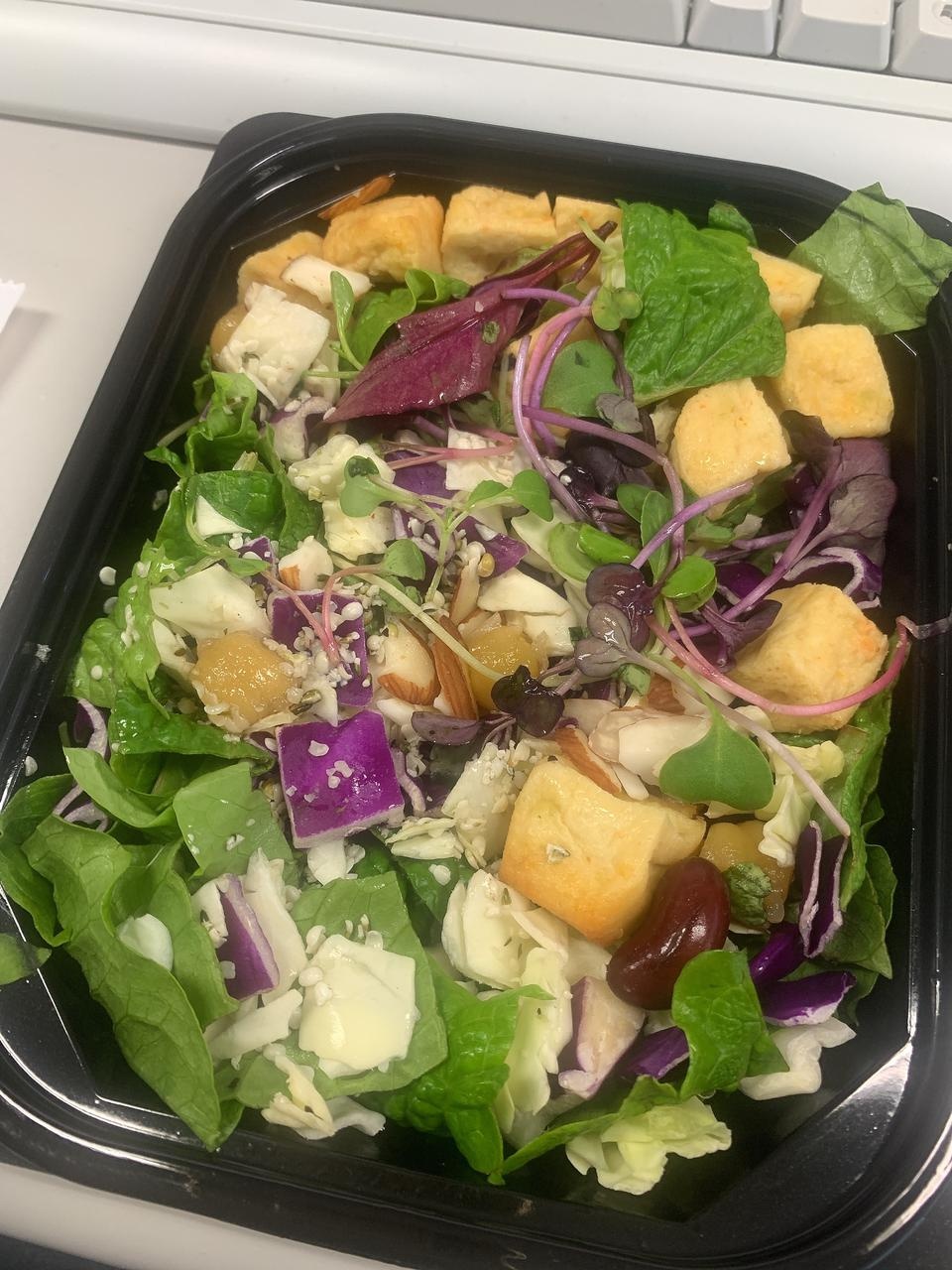 맛있어용!! 샐러드 안에 조합이 좋습니당!