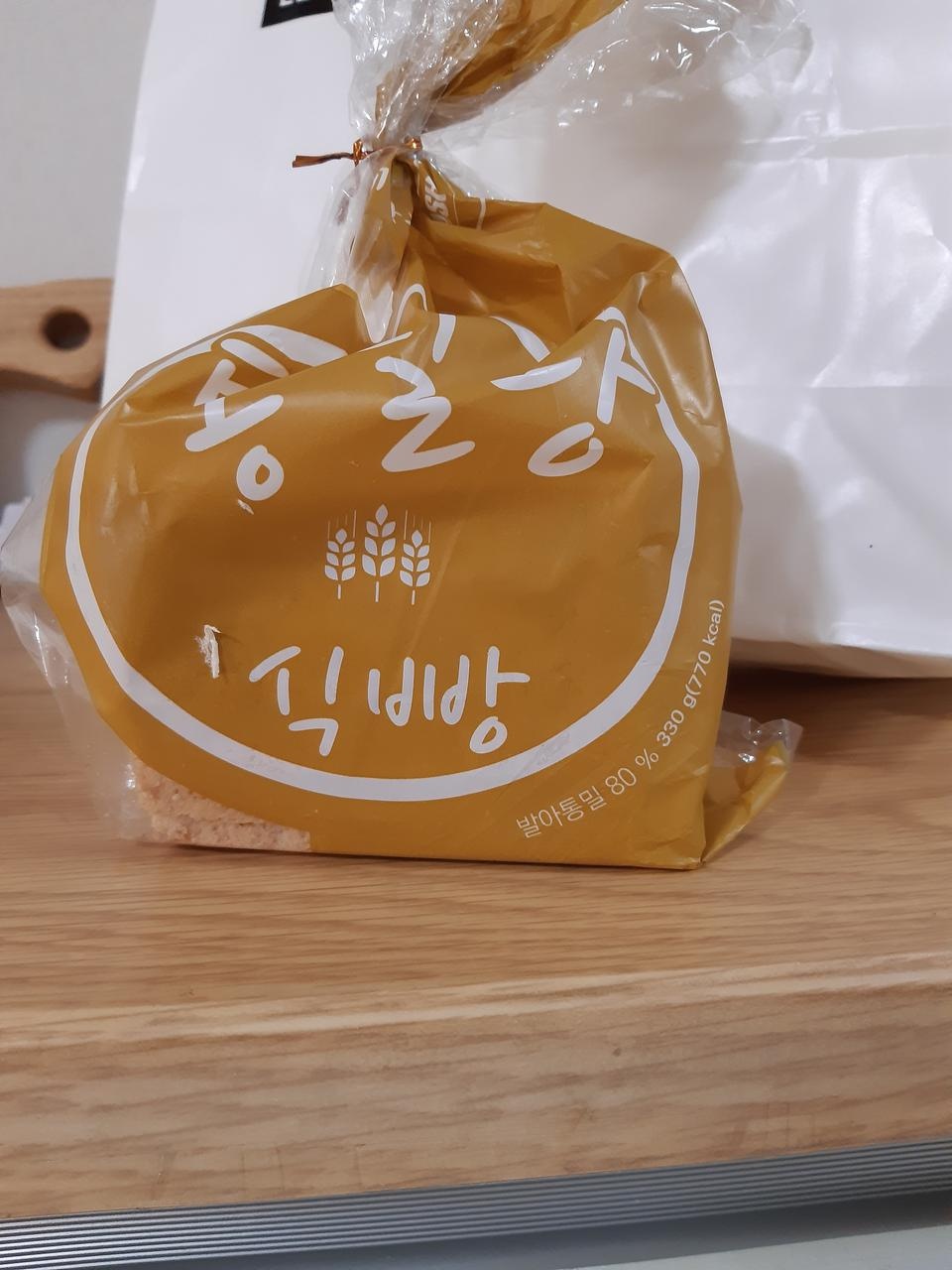 달지않고 맛있어요. 재구매