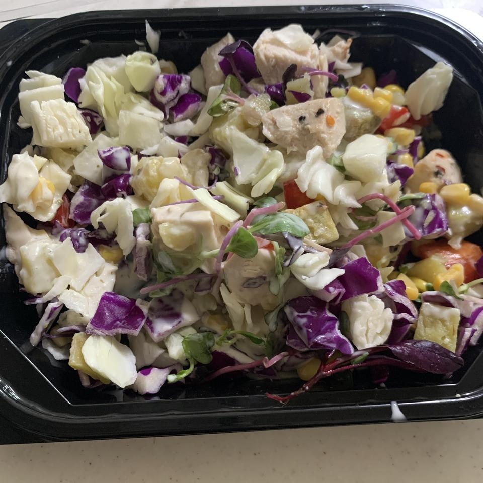 저는B세트 시켰어요.
6개 오는줄 알았어서 첨에 당황했었네요ㅎㅎ;;
콥샐러드먼저먹었는데 진짜맛있어요.!!
...