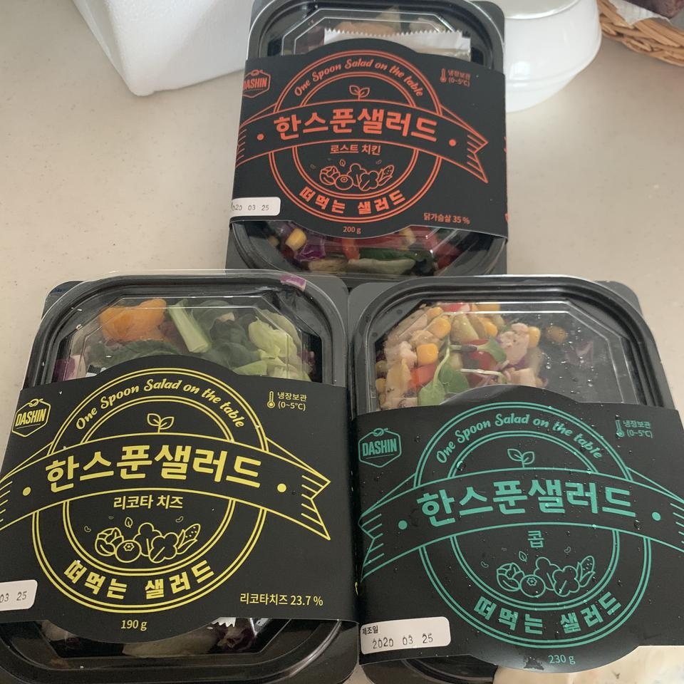 저는B세트 시켰어요.
6개 오는줄 알았어서 첨에 당황했었네요ㅎㅎ;;
콥샐러드먼저먹었는데 진짜맛있어요.!!
...