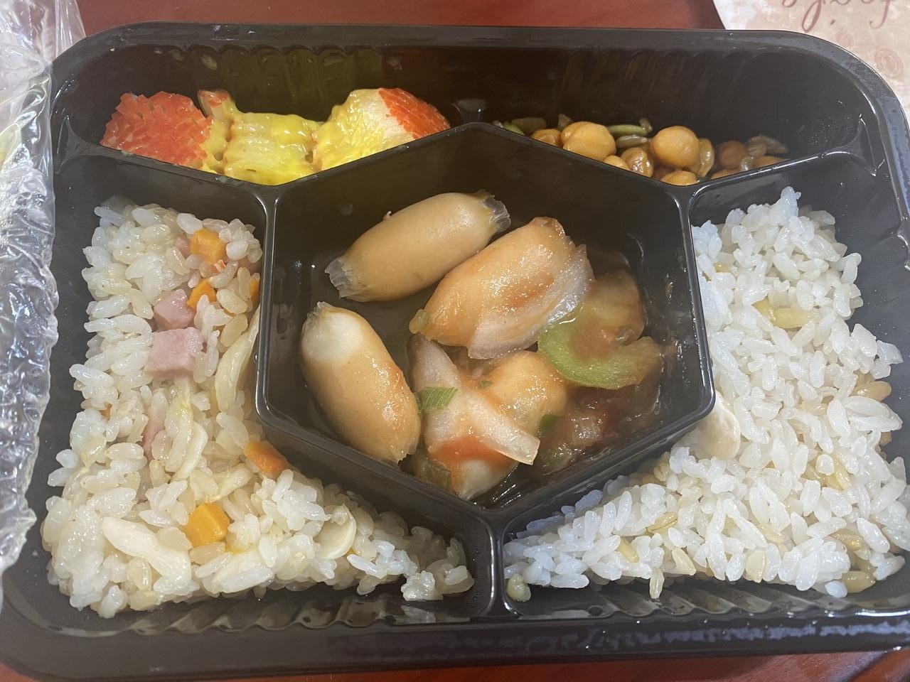 맛잇어요!!
현미밥이래서 맛없을줄 알았는데 맛있어요
종류도 다양해서 좋아요