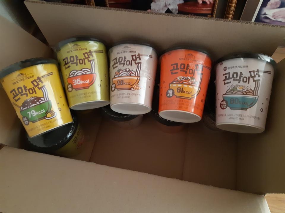 다이어트중에 면 먹고 싶어서 샀어요 우동만 먹어봤는데 국물은 완전 우동이고 면은 곤약면이예요 그래도 먹...