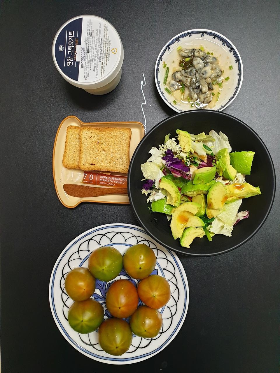 샐러드자체는 양이 생각보다 적었지만 깔끔하고 소스도 맛있고 저렴해서 만족합니다:)
다음엔 콥샐러드 주문...