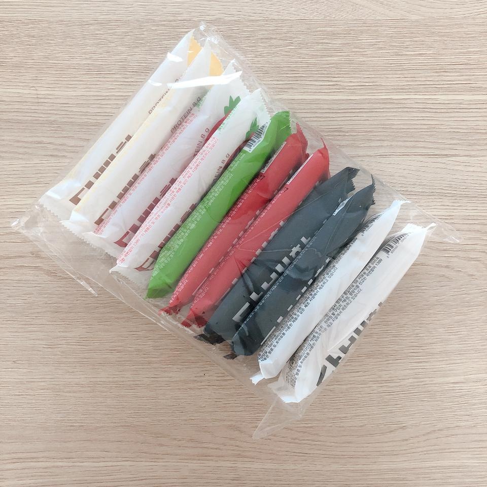 다시 다이어트 시작해서 주문했어요. 저녁대용.
녹차맛은 먹어서 사진에선 하나 빠짐요.