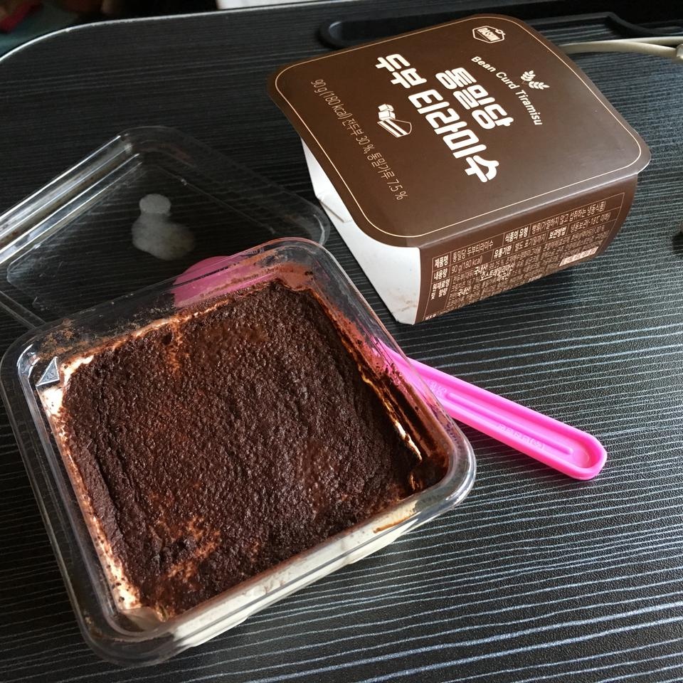 존맛탱이에요 ㅠㅠㅠ
처음엔 두부맛+식감 느껴졌는데 원래 두부 좋아해서 괜찮았고 먹다보면 일반 티라미수...