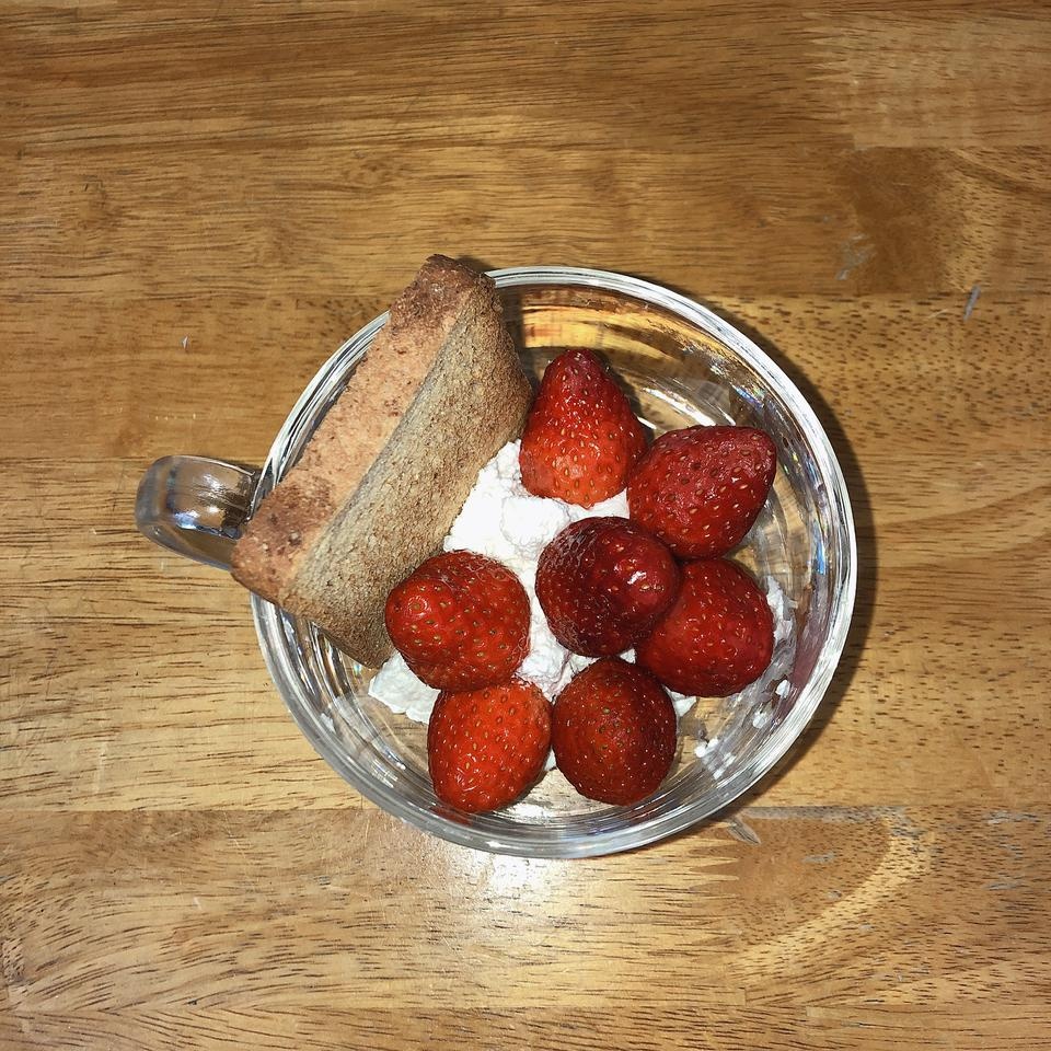 꾸덕한데다 맛도 좋고 어디에나 찰떡궁합인 다신요거트 ㅠㅠ 당류 0이여서 머글때 너무 행복해요