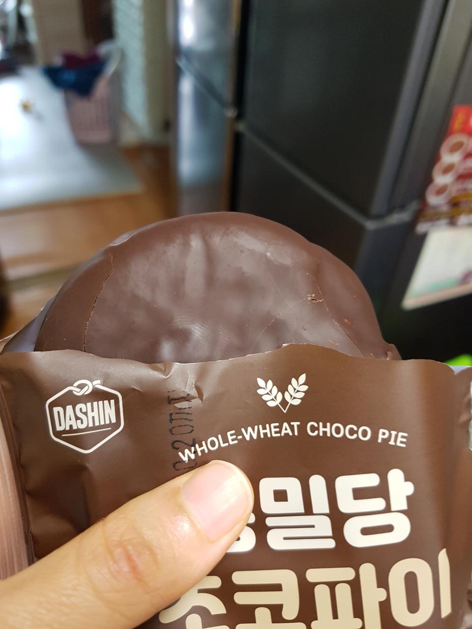 진짜 맛있어요!!! 얼려진 채로 오는데여
전 냉장고에 넣고 해동시켜먹었는데 몽x보다 부드럽고!! 특히 겉 초...