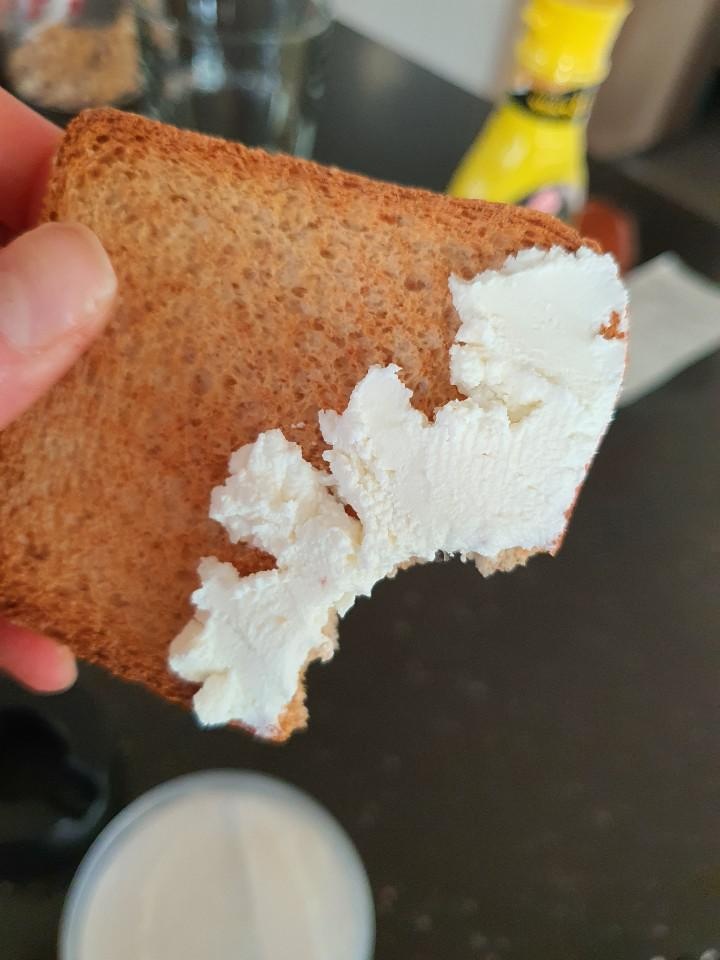 바삭바삭 칼로리 부담도없이 다이어트중에 짱이예요
그릭요거트발라먹으면 금상첨화