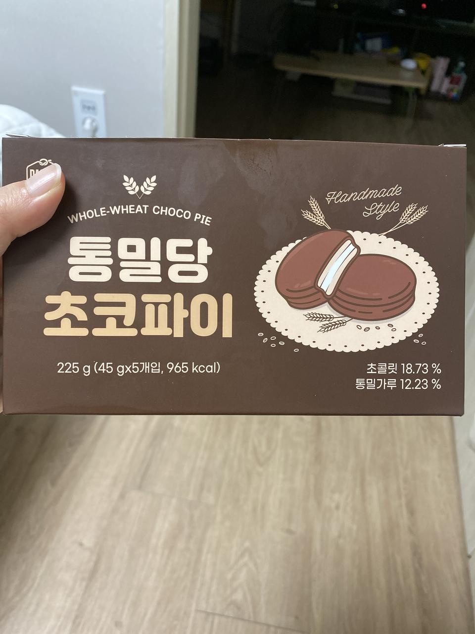 초코는 달지않은 초코고 크림도 살살 녹네요 단백하니 맛나요!