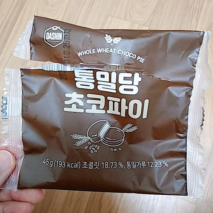 일단 크기에서 만족하고 가운데가 마시멜로가 아닌 크림이라 좋았어요
맛은 확실히 덜 달아요 그런데 익숙해...