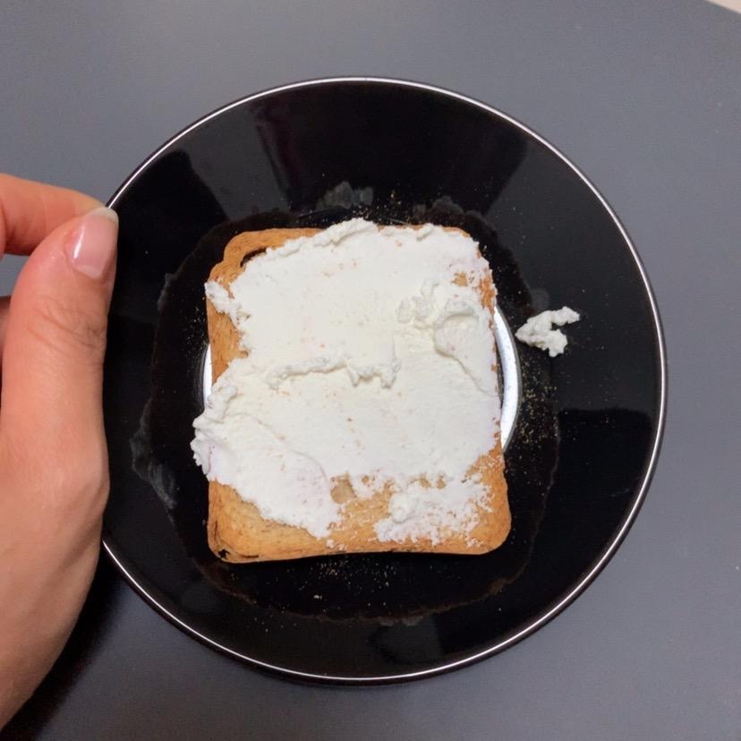 맛있네요 미주라 토스트덕에 사봤는데 꾸덕꾸덕한 요거트라 발라먹기 좋고 맛도 좋아요 ^^