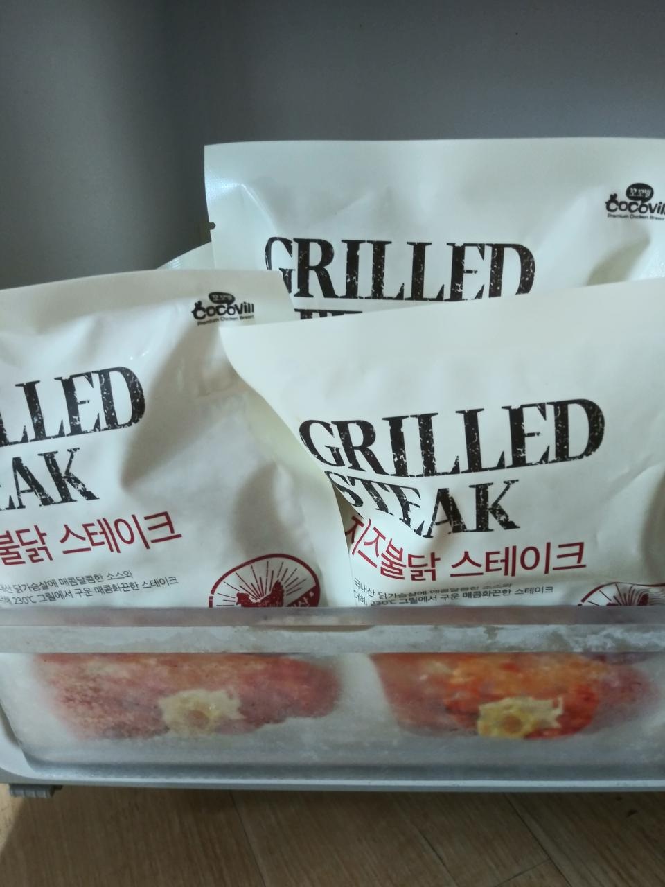 갈비맛 너무 맛있게 먹고 치즈 불닭 시켜봤어요 치즈 붉닭도 맛있네요 다음에 다른 맛도 시켜서 먹어봐야 할...