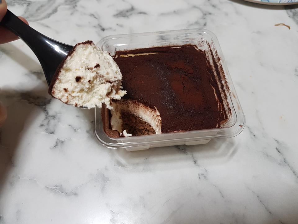 맛있네요 
사진다들 리뷰에 크게 짝어서 큼줄알았는데 생각보다 매우작네여 ㅋㅋㅋ 왜 2갣개한번에먹었다는...