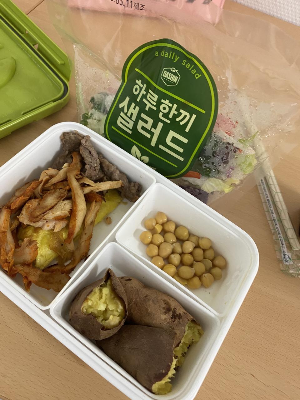 샐러드 유목민탈출
몇번째 재구맨지도 모르겠네요
가성비갑