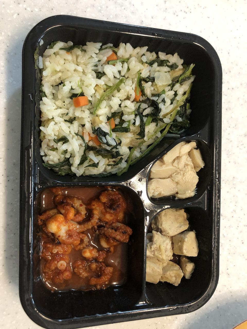 저한테 딱 알맞아요! 처음에 비닐이 부풀어올라서 살짝 놀라긴했는데 맛있고 양도 적당합니다!