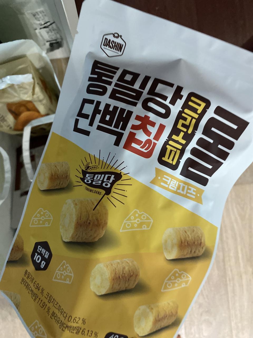 맛있어요 약간 오곡 크리스피롤..? 그 맛이랑 비슷한 느낌