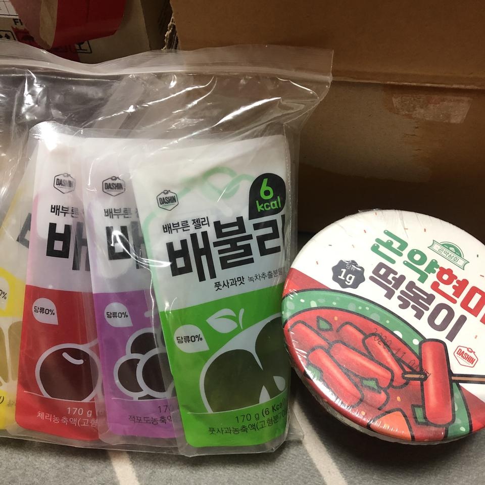 시원하게 먹으면 더 맛있을거같아서 냉장고에 넣어놧어요
